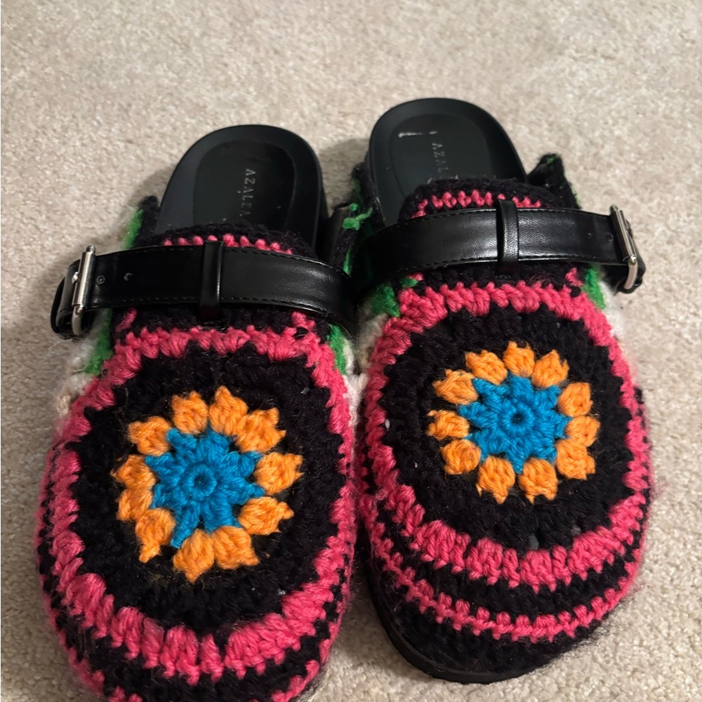 Azalea Wang Black Crochet Mule with Multicolor Medallions - Picture 3 of 6